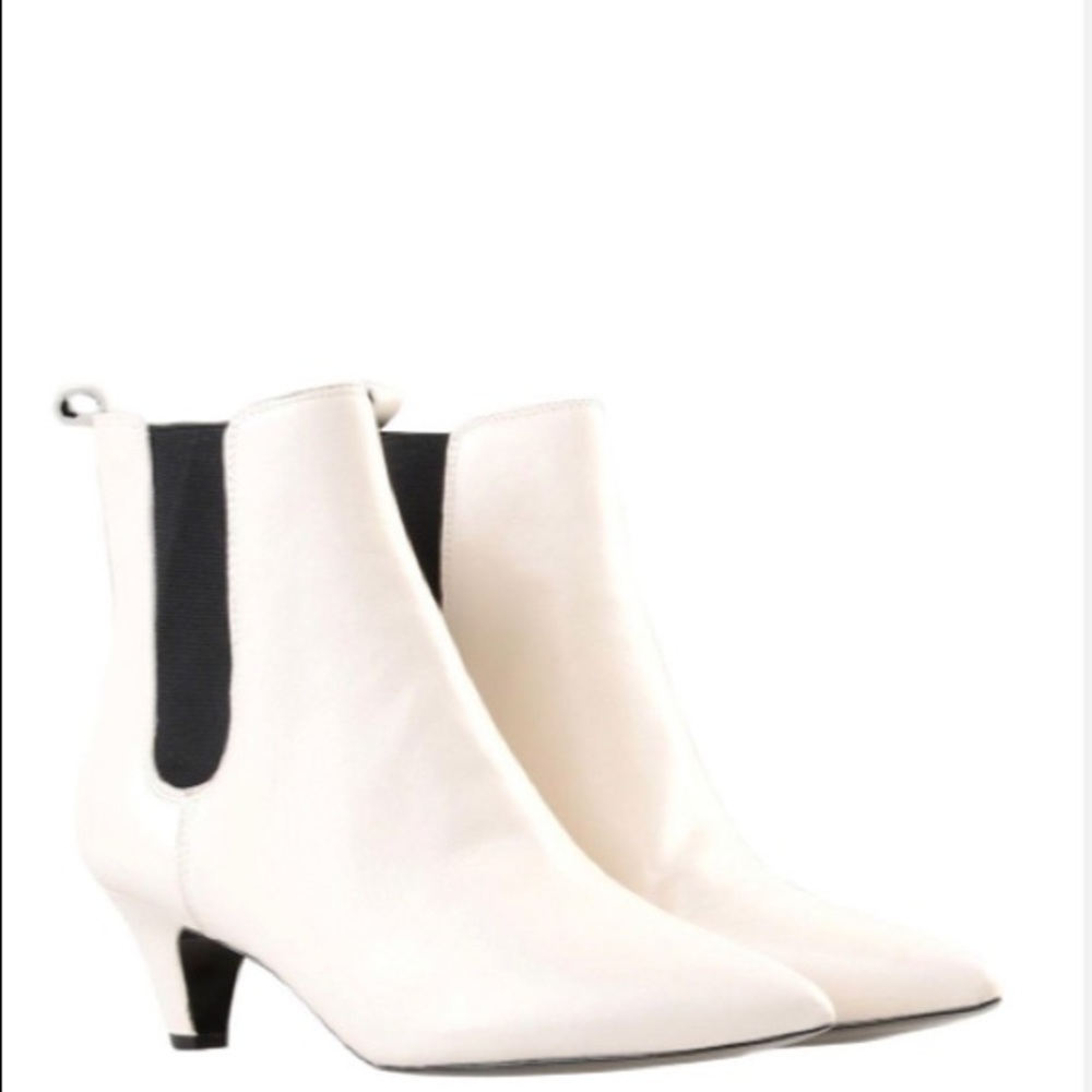 (NWT) Kendall + Kylie Ankle Boots - White -